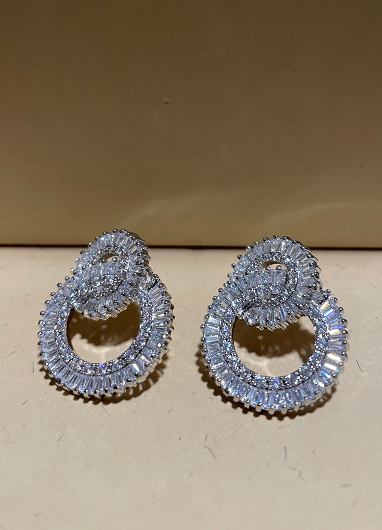 Crisscross circular earrings