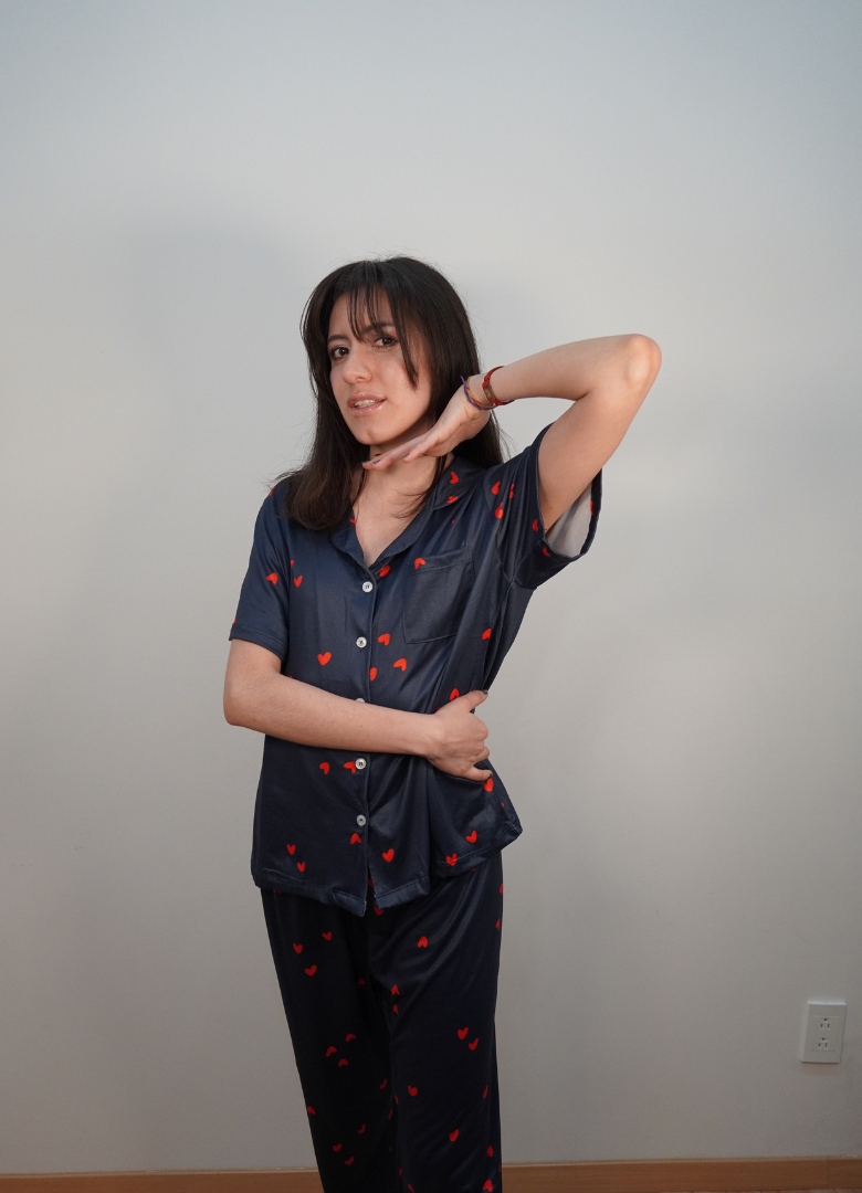 Pijama print corazoncitos rojos