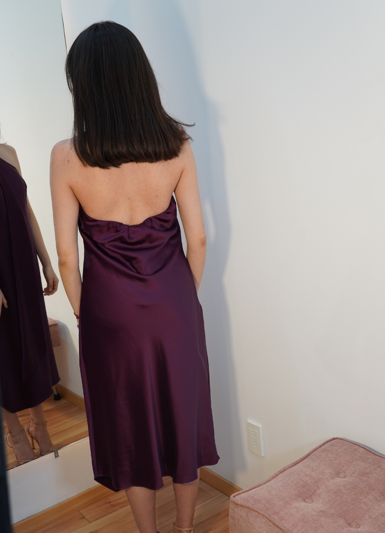 Vestido satinado uva