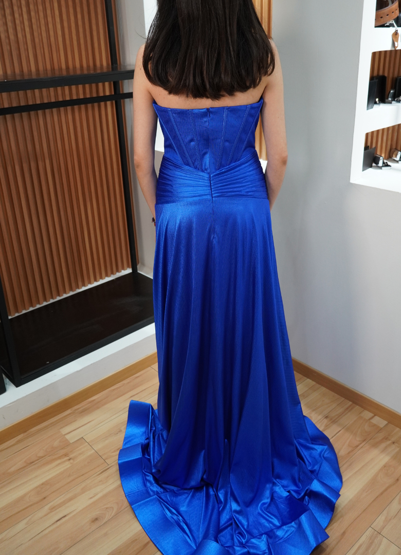 Vestido de noche azul rey