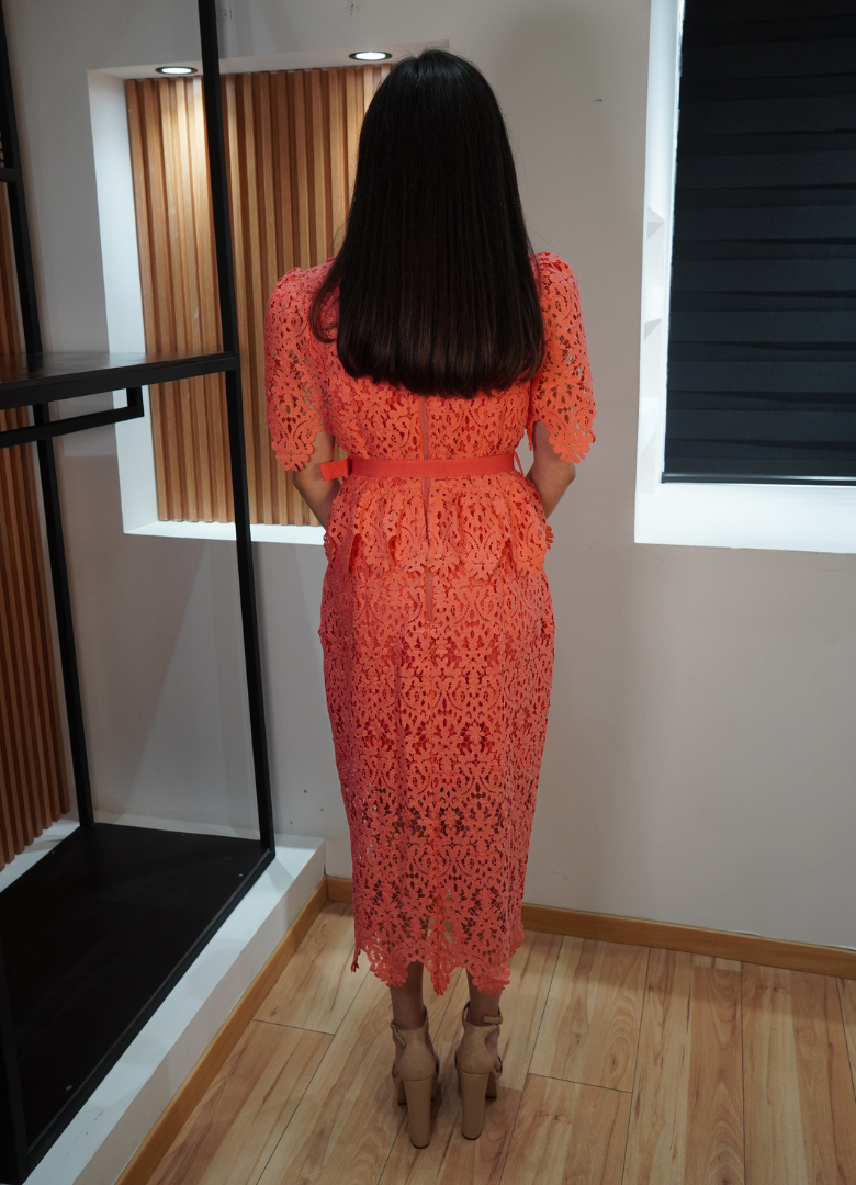 Vestido midi crochet coral