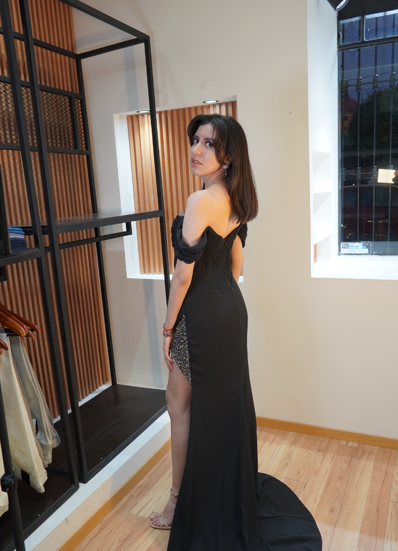 Vestido de noche silueta negro
