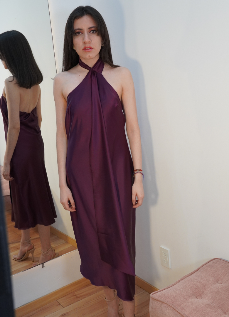 Vestido satinado uva