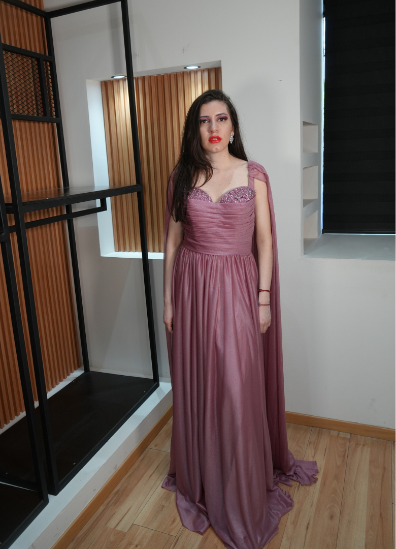 Vestido drapeado rosa capa