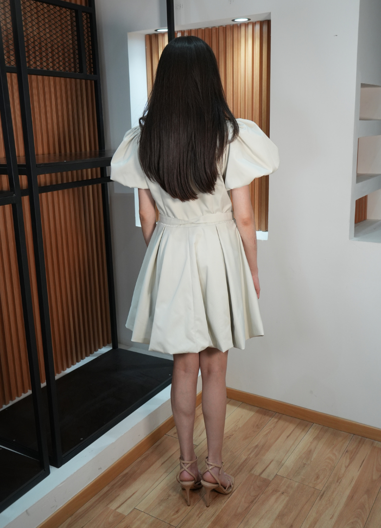Vestido beige globo mini