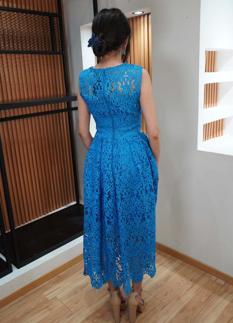 Vestido encaje apertura azul