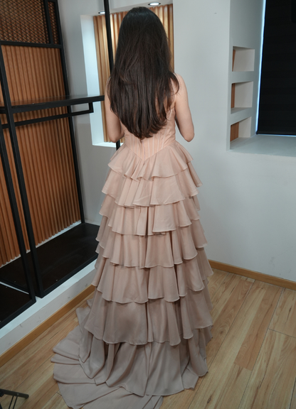 Vestido capas nude
