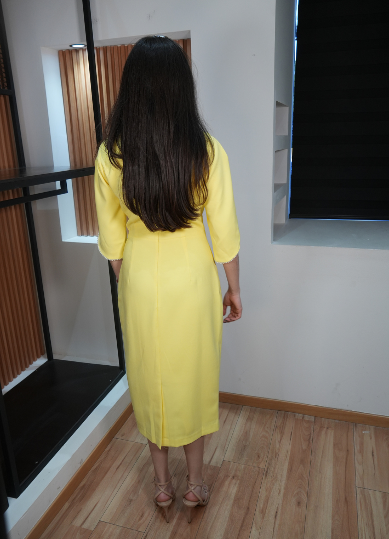 Vestido midi amarillo detalle perlitas