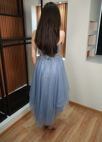 Vestido corte asimétrico azul