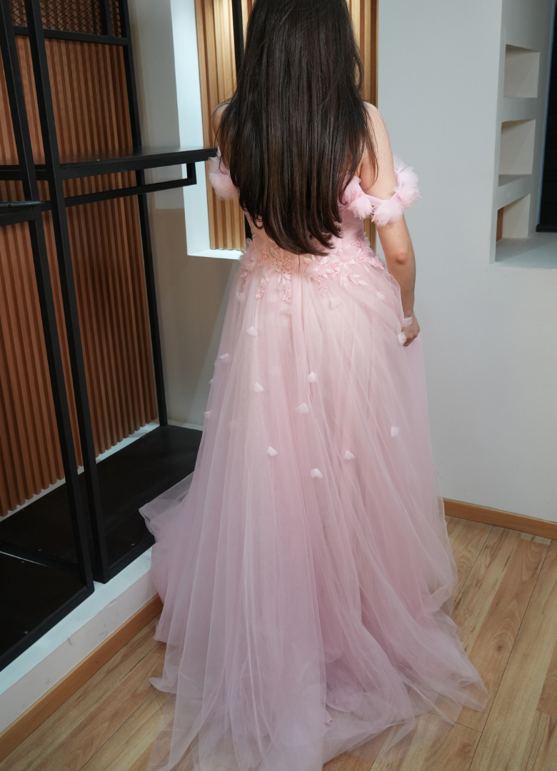 Vestido ampon rosa toque floral