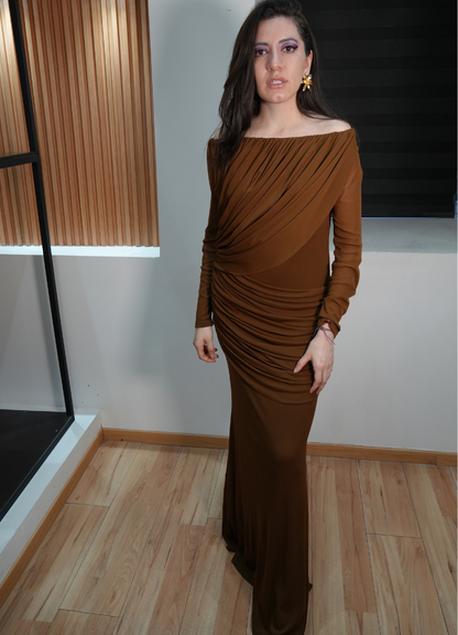 Vestido off shoulder café
