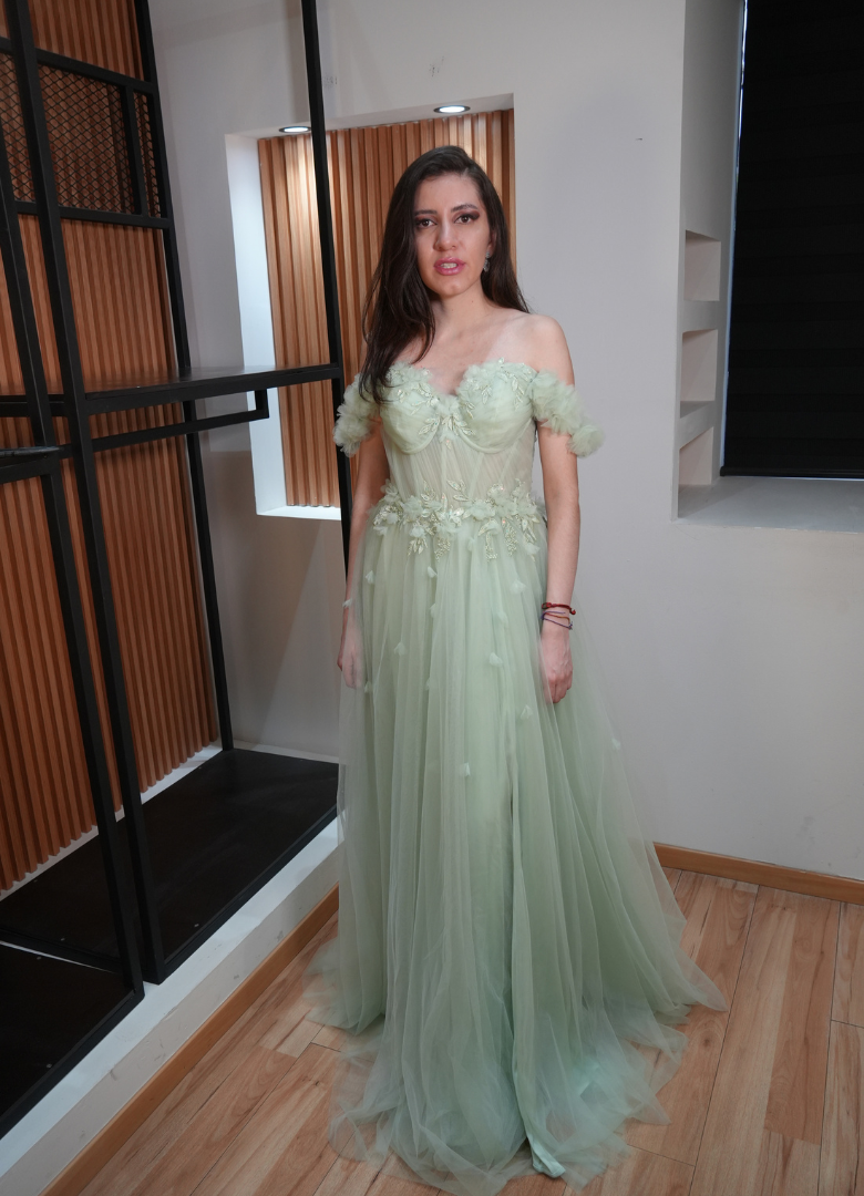 Vestido ampon menta toque floral