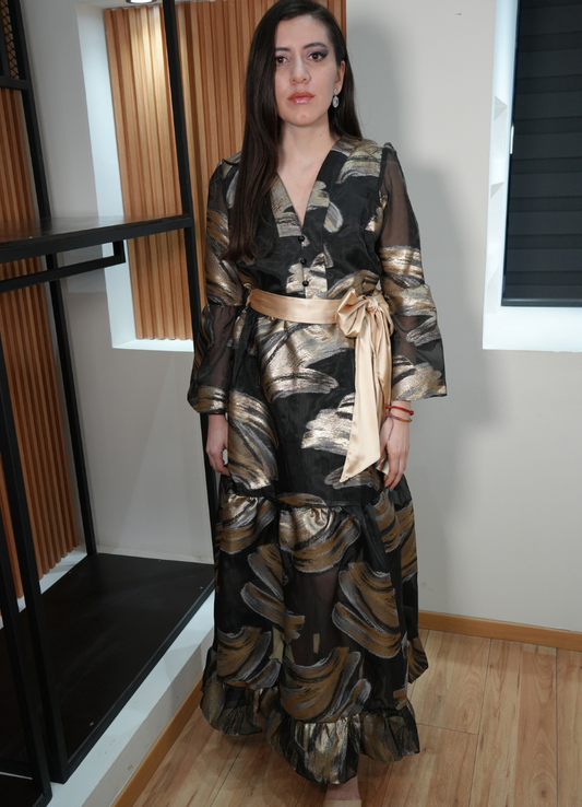 Vestido brocado moño dorado