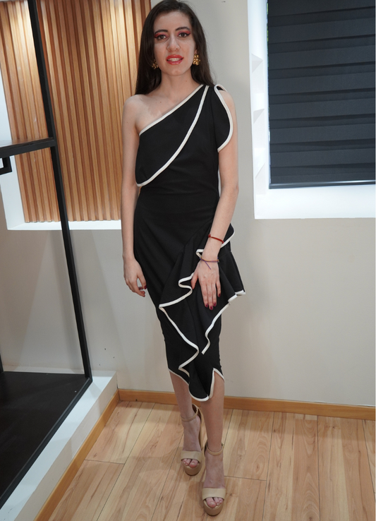 Vestido negro olanes