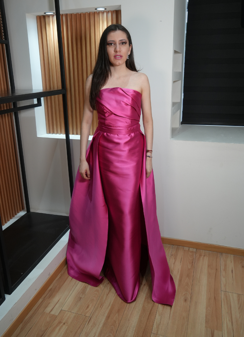 Vestido micado magenta capa
