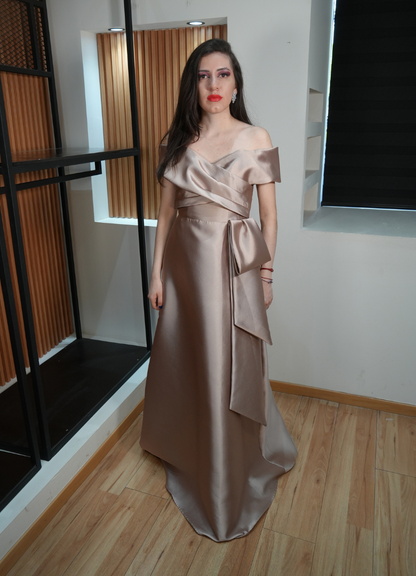 Vestido micado nude