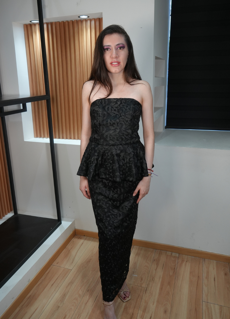 Vestido midi negro textura