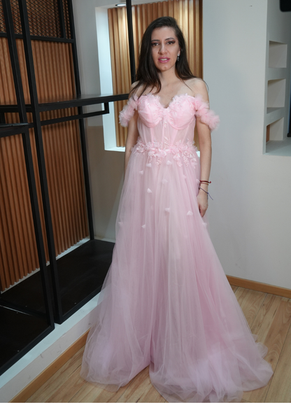 Vestido ampon rosa toque floral