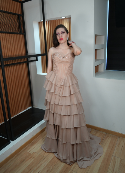 Vestido capas nude